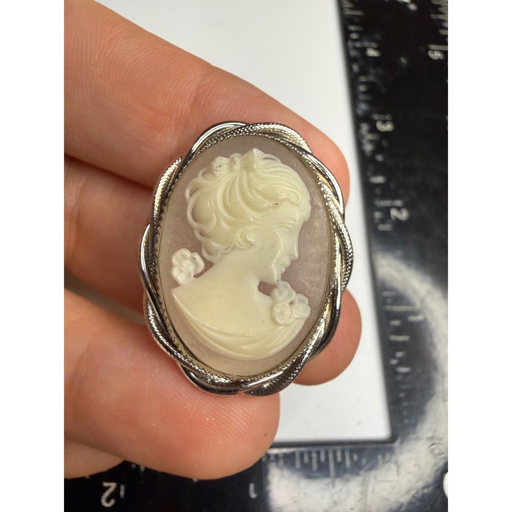 Silver Tone Oval Cameo Brooch Pin Left Facing Lady Portrait Twisted Rope Border
